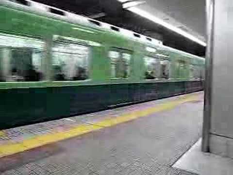 京阪電車　天満橋駅に滑り込む急行