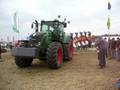 FENDT 927 - Kuhn Plough Vari-Master 182 T with 7 bodies
