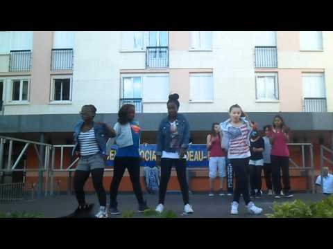 fête de quartier - Jeunes danseurs de Hip Hop.