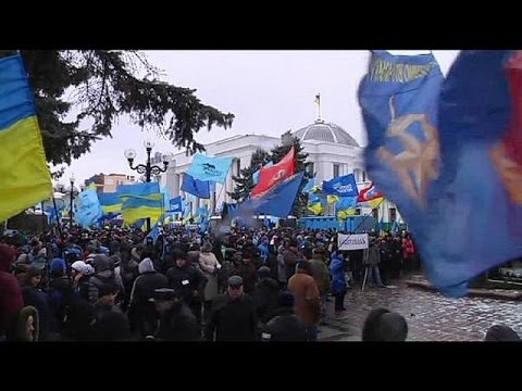Plus - Ils sont décidés à faire front, et faire entendre la voix des pro-Yanoukovitch, ces 15 000 ... euronews, la chaîne d'informations la plus regardée en Europe....