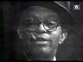 this is a part of a show recorded by the bbc in the 60' featuring willie smith and two musicians.
willie the lion smith is one of the three giants of harlem stride piano with james p. johnson and fats waller, beginning his career in the 20'.

i don't know about copyright, i put it here only for musical tribute to this great man. if it's not allowed just send me a mail and i will remove these movies...


c'est une partie d'un enregistrement fait par la bbc dans les 60' et diffus� par m6 dans les ann�es 80, du pianiste wille the lion smith, l'un des 3 g�ants du stride piano de harlem des ann�es 20-30.

je ne connais pas les droits de diffusion de ces vid�os, et peut les retirer sur simple demande si cela pose probl�me.