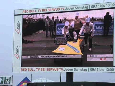 Stober - Platz 27 beim Red Bull Seifenkistenrennen 2013 in Herten für die Auszubildenden von STÖBER Antriebstechnik aus Pforzheim. Team: Andreas Elsässer, Gerlando Ar...