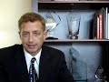 What is the difference between a mortgage broker and a bank?