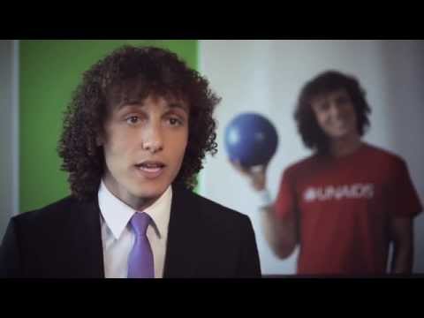 UNAIDS se junta a David Luiz, estrela do futebol brasileiro.