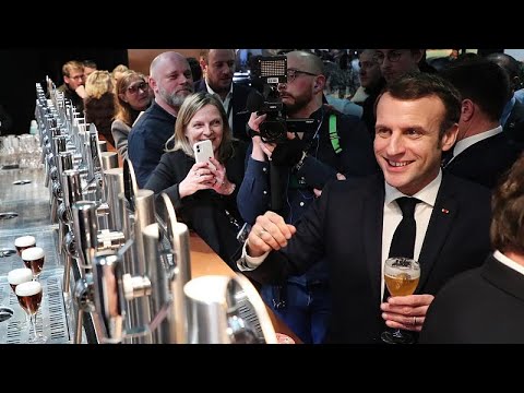 Frankreich: Präsident Macron will mit Gelbwesten sp ...
