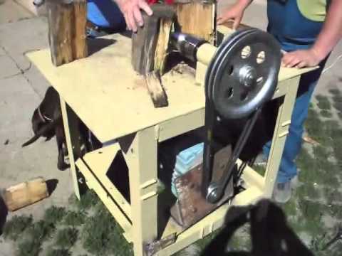 Kúpos - Tesztüzem - test version (home made :) ) Az asztal váza 2db oszlopkapcsoló talpból készült. Motor: 3 fázis, 3kW , 1410 RPM, ékszíjtárcsa 80mm Kúp: 90mm, cser...