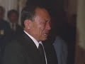 박정희 대통령 서거- 청와대 앞에 걸린 조기, 태극기 덮힌 관앞의 박근혜, 1979년10월26일 박정희대통령 서거.- 박정희 대통령 영정사진, 분향하는 3자녀, 절을 하는 각계 인사, 분향하는 각계 각층의 인사들, 외국 조문사절.- 조문 행렬, 슬피 우는 조문객들, 청와대 밖의 조문 행렬.- 청와대 별관 분향소, 많은 사람들의 애도 행렬, 슬피 우는 조문객들.- 큰영애 박근혜의 방문, 슬피 우는 여인들, 조문 행렬.- 1700개소의 분향소, 분향소를 찾는 많은 사람들.- 중앙청 앞 분향소, 분향하는 사람들, 우는 사람들.- 상이용사, 군인들, 여고생들, 분향소 앞에서 슬피 우는 사람들.