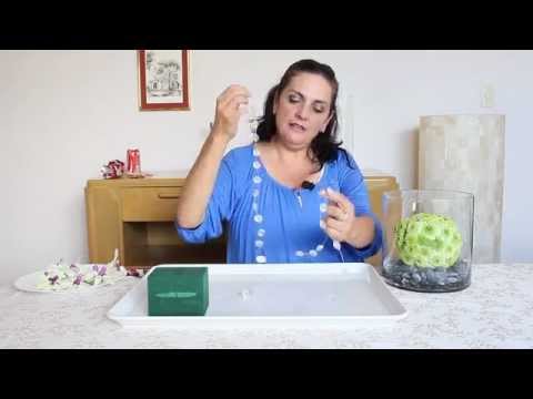 arreglo de flores - Es un elegantisimo centro de mesa ------ How to make a flower arrangement in the shape of a sphere in a glass vase It is a very elegant centerpiece Recuerda,...