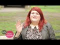 Big Girl in a Skinny World columnist Nicolette answers your plus-size fashion and beauty questions! In this clip, she chats about the best plus-size belts and how to wear them. Don't miss an episode! Subscribe to Hello Style at bit.ly Like us on Facebook: on.fb.me Follow us on Twitter: bitly.com Add us to your circles on Google+: bit.ly Follow us on Pinterest: bitly.com Get behind-the-scenes scoop: bitly.com Find the fashions mentioned here: Asos Curve - bitly.com
