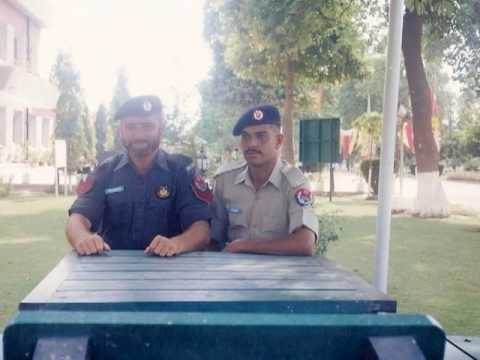 red tube young women n policeman