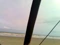 Voando de trike razante na praia