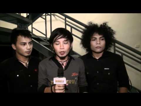zarulfarizul - Menyanyikan lagu daerah rupanya bukan hal yang sulit bagi personil band Zivilia. Bahkan ketiganya begitu senang saat bisa membawakan lagu daerah asal mereka....