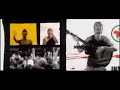 macaco   con la mano levantá  letra 