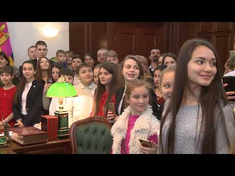 150 лучших школьников побывали в рабочем кабинете Президента