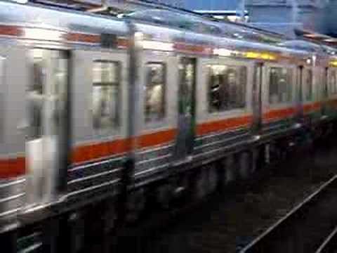 富士駅に停車する313系