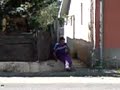 mouve vomitand dupa ce a mancat 6 inghetate si a baut 3 litr