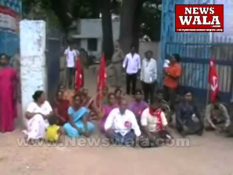CPI activists staged dharna for drinking water problem at Purana Pul