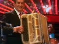 l'unica orchestra da ballo italiana ad aver conquistato due dischi d'oro per le vendite: l'orchestra castellina-pasi � ormai un mito, sia per i successi che ha riscosso e che tuttora sta mietendo, sia per i personaggi che l'hanno resa grande, primi fra tutti il compianto maestro giovanni pasi e roberto giraldi, in arte castellina.
giraldi, soprannominato 