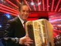 l'unica orchestra da ballo italiana ad aver conquistato due dischi d'oro per le vendite: l'orchestra castellina-pasi � ormai un mito, sia per i successi che ha riscosso e che tuttora sta mietendo, sia per i personaggi che l'hanno resa grande, primi fra tutti il compianto maestro giovanni pasi e roberto giraldi, in arte castellina.
giraldi, soprannominato 