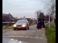 Slee achter de auto Belt Schutsloot crash Slee achter de auto Belt Schutsloot crash