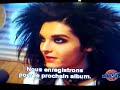 tokio hotel � info + interview

tobie: c'est la troisi�me fois que je vous vois en six mois, c'est fou!
vous �tes encore en tourn�e. �a n'arr�tera jamais!
bill: c'est sans doute notre derni�re cette ann�e. ensuite, il est temps de retourner en studio. nous sommes en plein processus cr�atif. j'�cris beaucoup. nous pr�parons les chansons. nous enregistrons pour le prochain album. il nous faut de temps en allemagne, alors c'est fini, mais nous tenions � revenir � montreal.
tobie: y a-t-il une ville en particulier qui vous a fascin�s en tourn�e?
bill: nous voulons vraiment aller � tokyo. �a pourrait �tre notre ville. nous aimerions y faire un spectacle, nous n'y sommes pas encore all�s
tobie: vous n'y �tes pas all�s?
tom: non
tobie: tokio hotel n'a jamais joue � tokyo!
tom&bill: c'est �a.
tobie: c'est triste. les pauvres fans! vous portez le nom de leur ville et vous n'allez pas les voir.
tom: oui, c'est dr�le
bill: c'est notre r�ve. un jour...nous irons.
tobie: vous avez une bonne id�e de ce que sera le prochain album, peut-on s'attendre au m�me style?
bill: nous voulons essayer de nouvelles choses. la guitare et les sonorit�s en g�n�ral seront diff�rentes. c'est encore du tokio hotel, mais avec des nuances. nos fans nous inspirent beaucoup. chaque jour, nous d�couvrons une ville, des gens, un pays. j'ai toujours un stylo sur moi. je prends des notes. nous avons beaucoup de sources d'inspiration en ce moment. nous voulons �tonner les gens. il y a quelques surprises sur l'album.
tobie: si vous avez besoin d'un clavi�riste, faites-moi signe. je ne joue pas de clavier, mais je veux faire partie du groupe.   
tobie: quelle est la premi�re chose que vous ferez, une fois de retour en allemagne?
georg: je crois que je vais tout de suite m'endormir.
tom: nous allons s�rement regarder notre �mission pr�f�r�e, sarah & marc in love.
tobie: je ne connais pas cette �mission. elle existe vraiment?
georg&tom: c'est une des �missions les plus populaires en allemagne.
tom: non, dans le monde entier! c'est une t�l�r�alite de grande qualite
tobie: je dois voir �a.