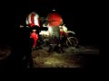 Uitlaat XT600 weer vastzetten op het strand