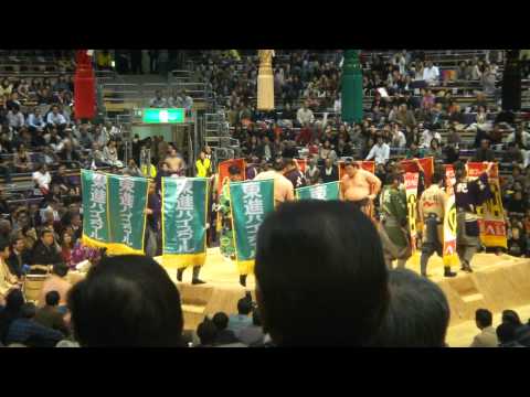 2010年大相撲 九州場所9日目 白鵬vs嘉風