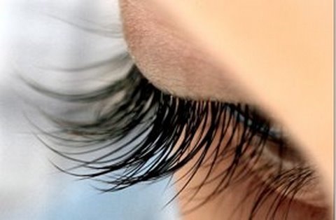 Apply - Video explains it all :) 1. Apply thin layer of liquid liner 3. Curl Lashes if you like 2. Apply mascara 3. Place drop of glue on lash container (Duo Surgica...