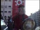 eles conseguem fazer parar o tr�nsito, e n�o � for�a de express�o. h� que ver o v�deo.
uma fanfarra de bolso cheia de momentos hilariantes, nascida e alimentada na rua, aberta a tudo, que se instala para redescobrir dias de festa. com um trabalho baseado no escutar e na improvisa��o, aupr�s de ma blonde tece liga��es entre a cria��o musical original e as m�sicas populares e tradicionais, sobre as quais se ergue o espect�culo-concerto. com: thierry daud� (trompete), alfred spirli (percuss�o), daniel malavergne (tuba), philippe neveu (obo� langued�cio). 
actua��o no �mbito da x semana cultural da universidade de coimbra.
coimbra, 1 de mar�o de 2008.
primeiro excerto.

visite outros s�tios de dinis manuel alves em www.mediatico.com.pt ,
 www.youtube.com/mediapolisxxi, www.youtube.com/fotographarte, www.youtube.com/discover747 ,
http://www.youtube.com/camarafixa, , http://videos.sapo.pt/lapisazul/playview/2, www.slideshare.net/dmpa/slideshows e em www.mogulus.com/otalcanal
ainda: http://www.mediatico.com.pt/diasdecoimbra/ , http://www.mediatico.com.pt/redor/ , 
http://www.mediatico.com.pt/fe/ , http://www.mediatico.com.pt/fitas/ ,  http://www.mediatico.com.pt/redor2/, http://www.mediatico.com.pt/foto/yr2.htm ,
http://www.mediatico.com.pt/manchete/index.htm ,
http://www.mediatico.com.pt/foto/index.htm , http://www.mediatico.com.pt/luanda/ ,
http://www.biblioteca2.fcpages.com/nimas/intro.html