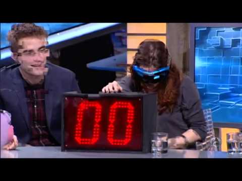 kristen - Pablo Motos les ha querido preguntar si en una pelea ganaría un vampiro o el hombre lobo. Taylor Lautner y Robert Pattinson discuten sobre lo que podría pasa...
