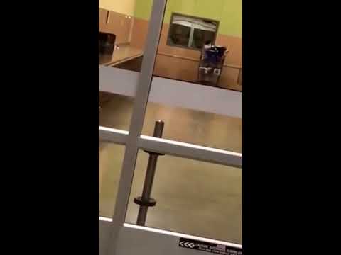 Aldi Grocery - STORE EMPLOYEES ARE CLOSING STORES BEFORE CLOSING TIME