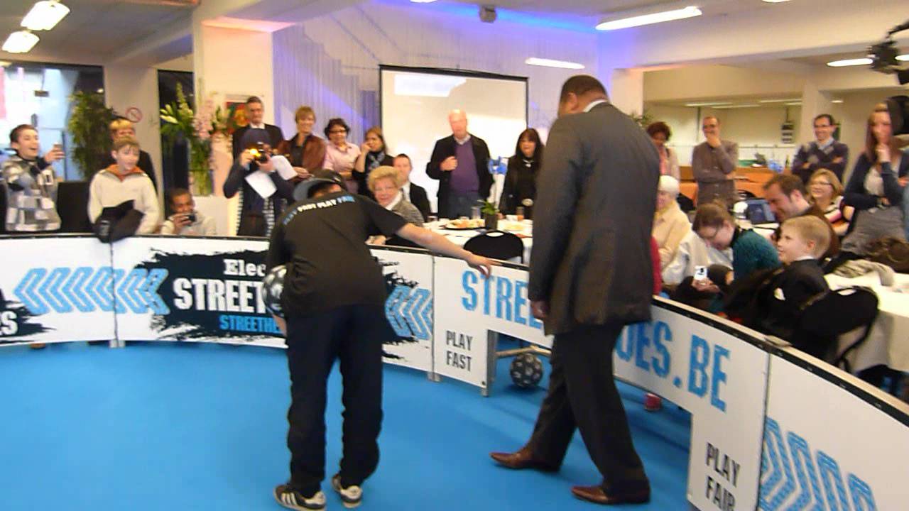 Soufiane Bencok panna à Echevin Mampaka