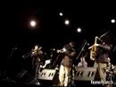 gianluca petrella direzione, trombone 
beppe scardino sax baritono 
francesco bigoni sax tenore
mirko rubegni tromba 
giovanni guidi pianoforte 
gabrio baldacci chitarra
alfonso santimoni sintetizzatori 
francesco ponticelli basso 
federico scettri batteria 
simone padovani percussioni