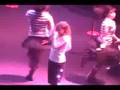 Avril Lavigne One Handed Cartwheel (Live in Manila)