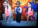 mwah dancin' wit 2 wht gurls