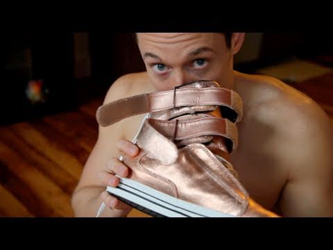 feet sniffing