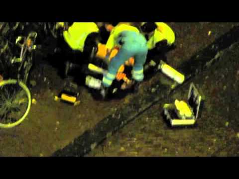 politie - De politie doet een arrestatie op straat met veel geweld in het vizier politie k3 k3 handjes draaien new kids brandweer wegmisbruikers k3 oya lele police vec...