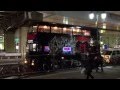 夜の六本木に現れた謎の黒い二階建てバス