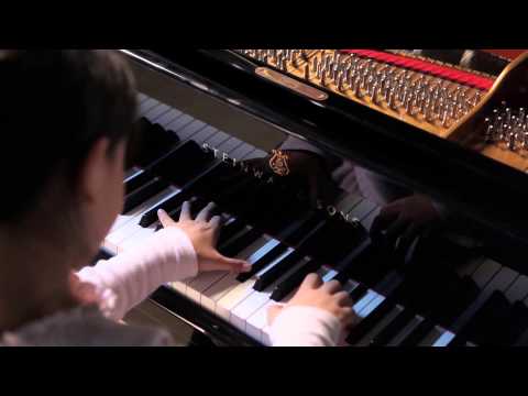 Kislány - zongora - Chopin
