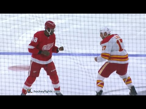 Milan Lucic vs Givani Smith Oct 21, 2021