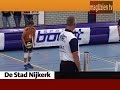 Met dank aan www.nevbo.nl: De mannen van Jong Oranje hebben woensdagavond 13 augustus hun tweede oefeninterland tegen Duitsland met 3-2 gewonnen. De mannen van Jong Oranje startten hun wedstrijd in sporthal Corlaer uitstekend. Geconcentreerd zette de ploeg van Arnold van Ree Duitsland onder druk. Met solide spel werd de eerste set gewonnen met 25-18. De tweede set begon ongeveer hetzelfde, maar bij 8-4 kwam Duitsland door vier superblocks weer op gelijke hoogte. Nederland klom weer terug naar 16-10, maar bij 21-19 werd het toch nog spannend. Via 22-20 speelde Jeugd Oranje rustig de set uit (25-22). Het tij keerde direct in de derde doorgang. Twee Duitse spelers veroorzaken veel service- en aanvalsdruk (5-8). Duitsland houdt lange tijd een voorsprong van 4, 5 punten en met de hoge servicedruk wordt het 17-25. IN de vierde set was het snel 3-8 en via 16-9 werd Oranje met 25-19 aan de kant gezet. In de beslissende set veel side out spel. Oranje toonde daarnaast beleving. De rallies waren daarna voor Duitsland, maar Nederland vocht zich vooral via de blokkering terug. De ploeg van Van Ree maakte de wedstrijd prachtig af door overtuigend van 12-13 naar 15-13 te lopen.