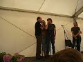 amicale interpr�tation par i muvrini � l'intention des fous chantants au fort vauban d'ales