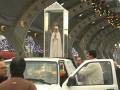 videos de arrivo all'aeroporto di lamezia terme dela statua della madonnina di fatima