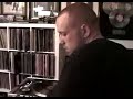 dj revolution on the cut using the serato system.
the cutz are insane !!