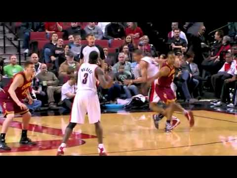 Nicolas Batum dunks on the Cavaliers