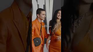 Kylie Jenner e Timothée Chalamet na premiere de Marty Supreme em Los Angeles 🧡😮‍💨 #STEALTHELOOK