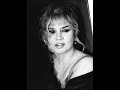 Sezen Aksu - Ne Ağlarsın #epicalid http://www.youtube.com/watch?v=2hp7wHaWi9M&feature=share