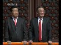 Desfile militar conmemora el 60 aniversario de China 中央电视台新闻频道正在直播国庆60周年特别报道。 Civilian paraders marched through Tian'anmen Square Thursday morning as another centerpiece of the National Day fete to mark the 60th anniversary of the People's Republic of China. Leading the mass pageant was the formations presenting the national flag and national emblem. Amidst the music of the Song of Red Flag played by a military band, 1949 young men held up and escorted a huge Chinese 
