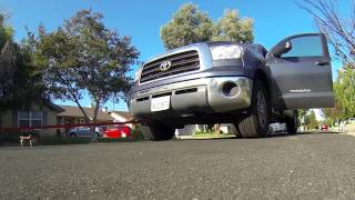 Losi 5T táhne Toyotu Scion i Tundra
