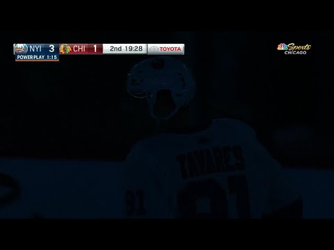 Video: Lights go out during play between Blackhawks, Islanders at United Center